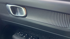 Volvo Xc40 1.5 T3 R DESIGN 5dr Petrol Estate